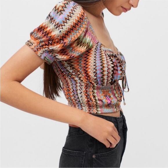 Urban Outfitters Kristi Zig Zag Y2K Aztec Rainbow Puff Sleeve Crop Top M - Picture 3 of 9